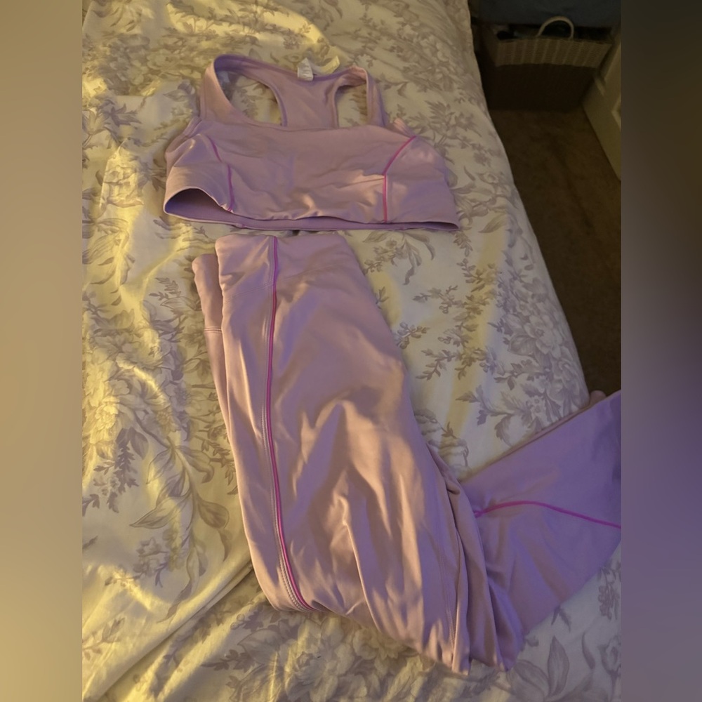 Fabletics motion 360 Lavender Sports Bra and Leggings Set